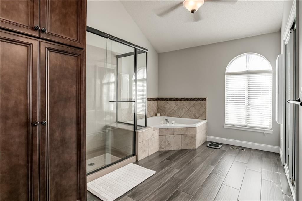 1674 N Hunter Drive — photo 17