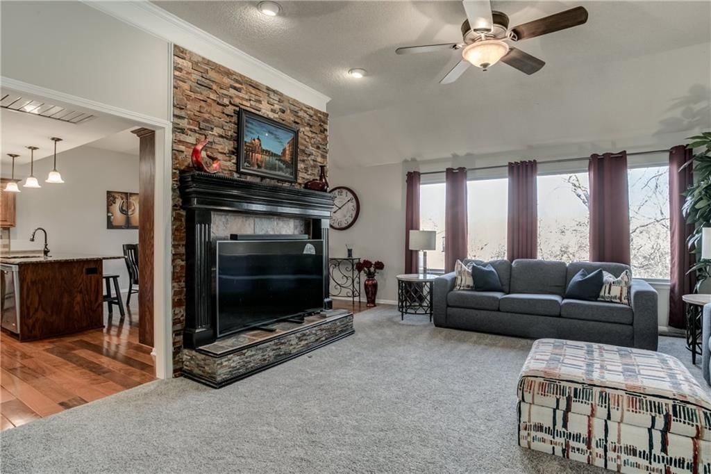 1674 N Hunter Drive — photo 5