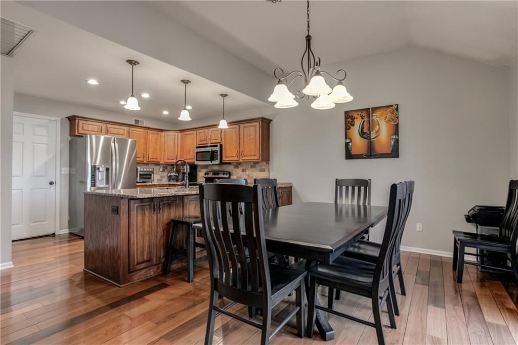 1674 N Hunter Drive — photo 8