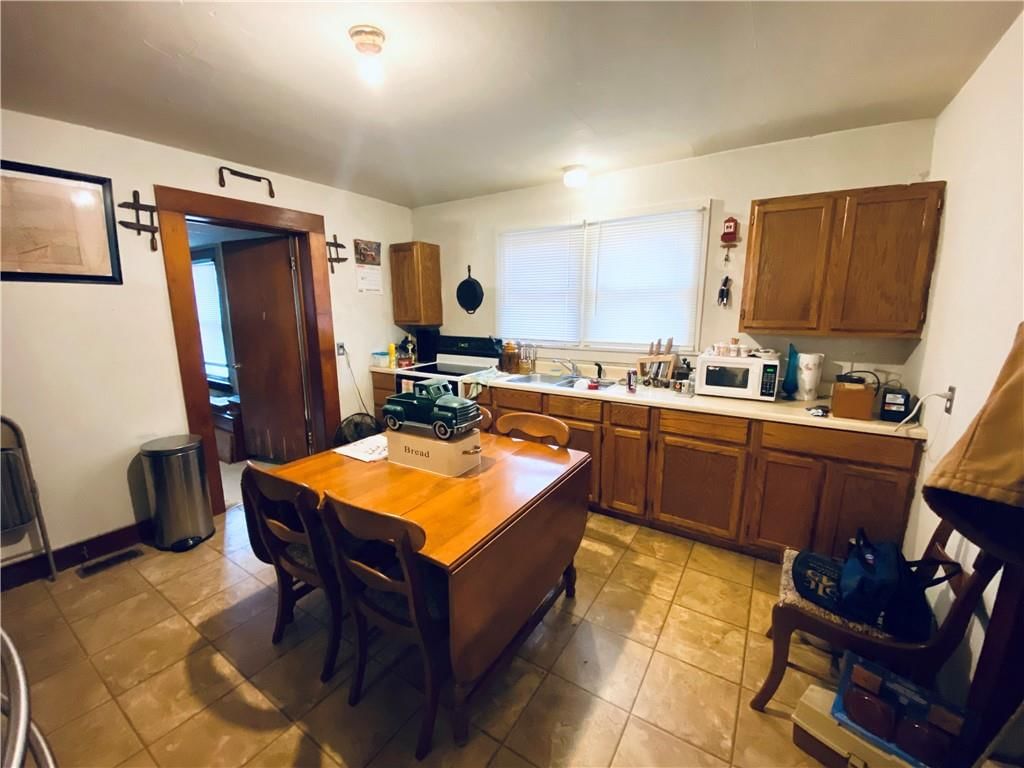 211 S Elm Street — photo 8