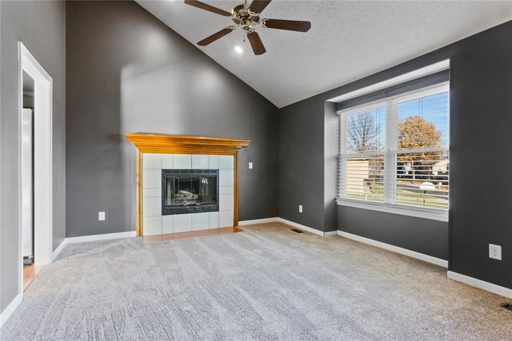 520 SE Onyx Drive — photo 2