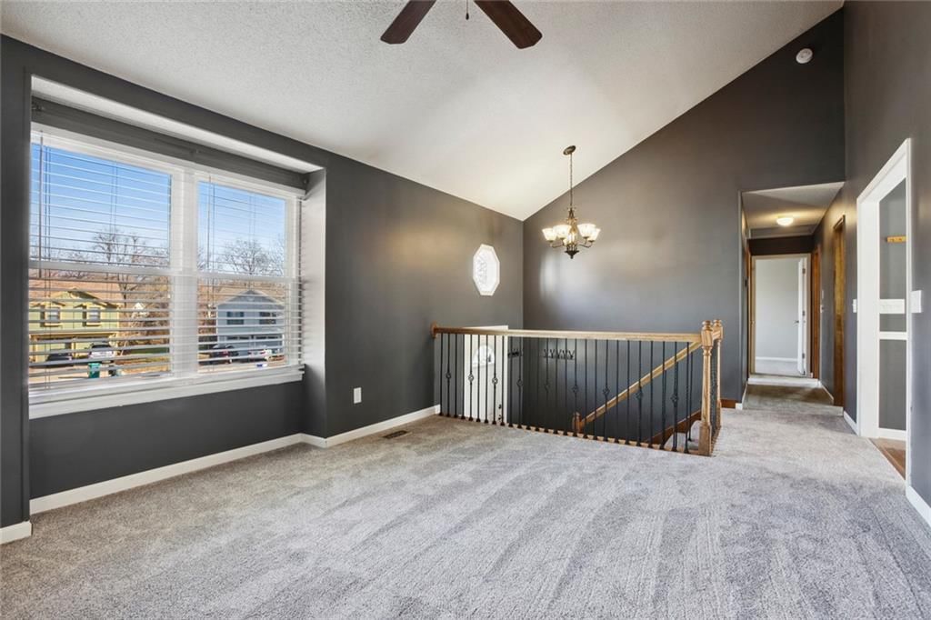 520 SE Onyx Drive — photo 3