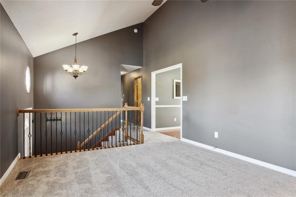 520 SE Onyx Drive — photo 4