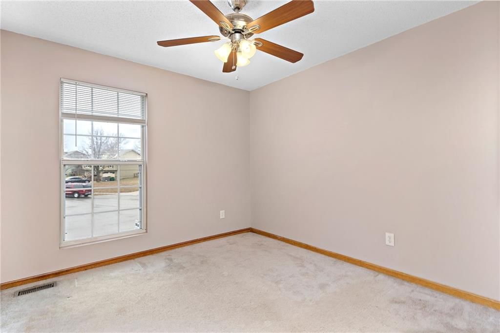 704 W Cumberland Drive — photo 15