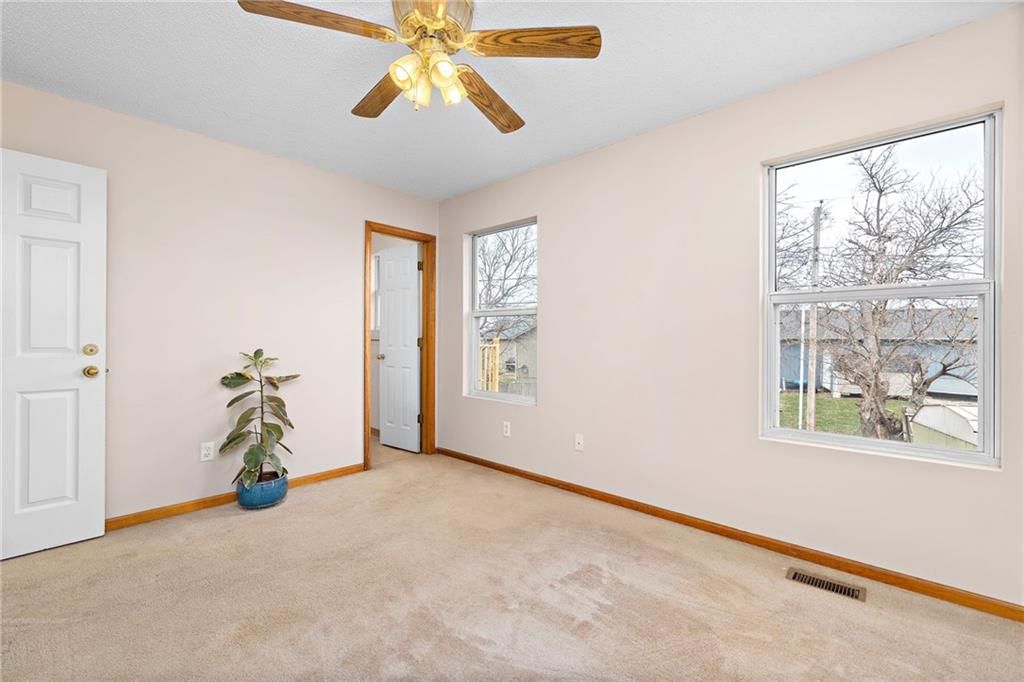 704 W Cumberland Drive — photo 21