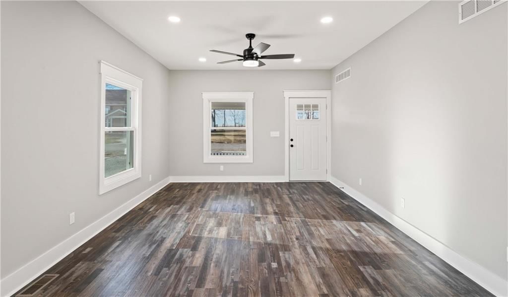 213 S Elm Street — photo 11