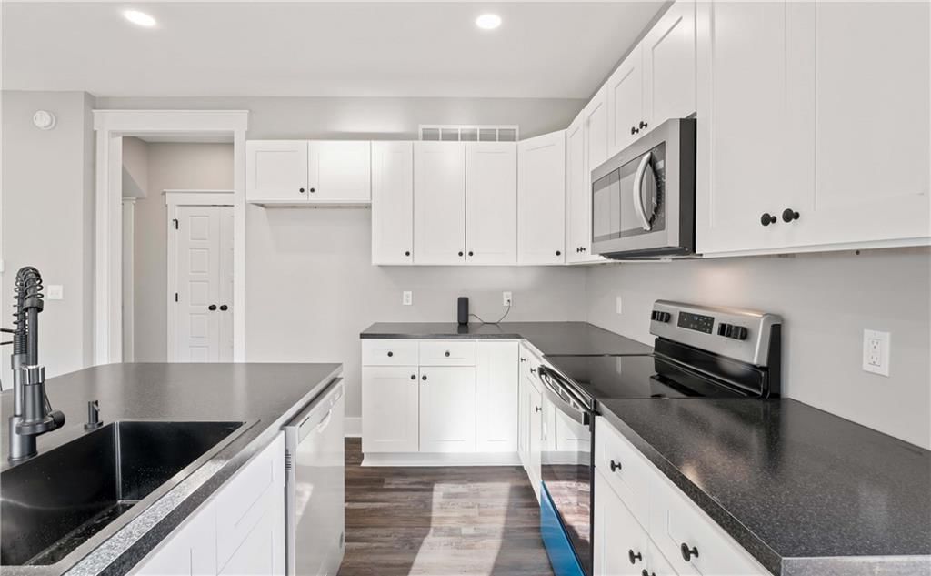 213 S Elm Street — photo 16