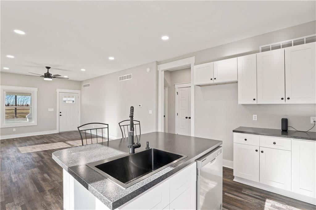 213 S Elm Street — photo 17