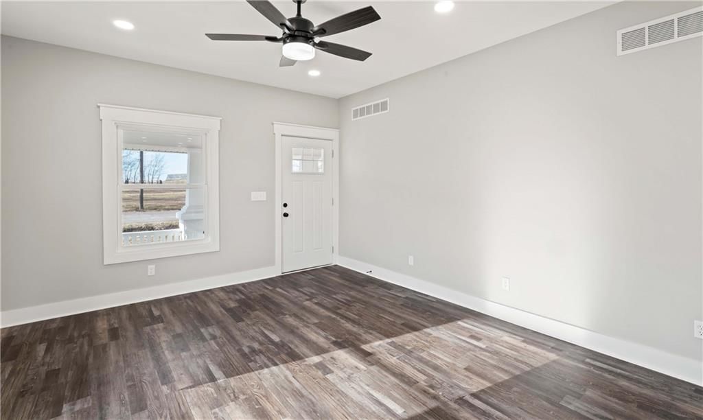 213 S Elm Street — photo 10