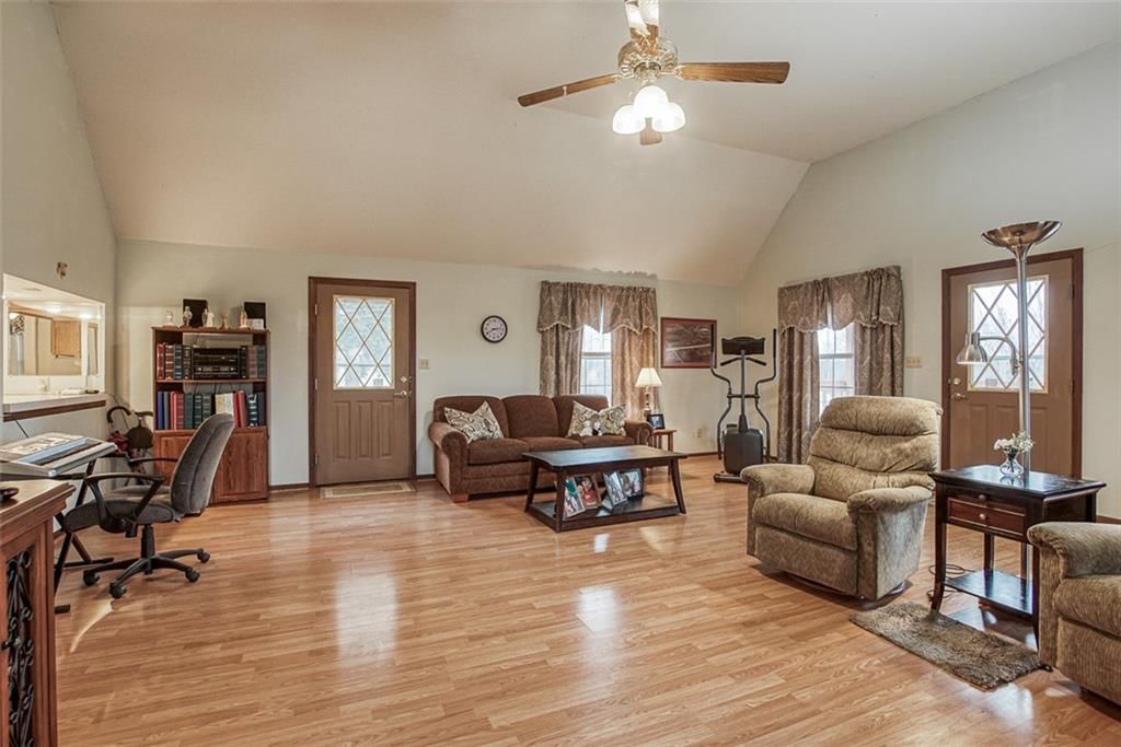 10300 Lane Avenue — photo 24