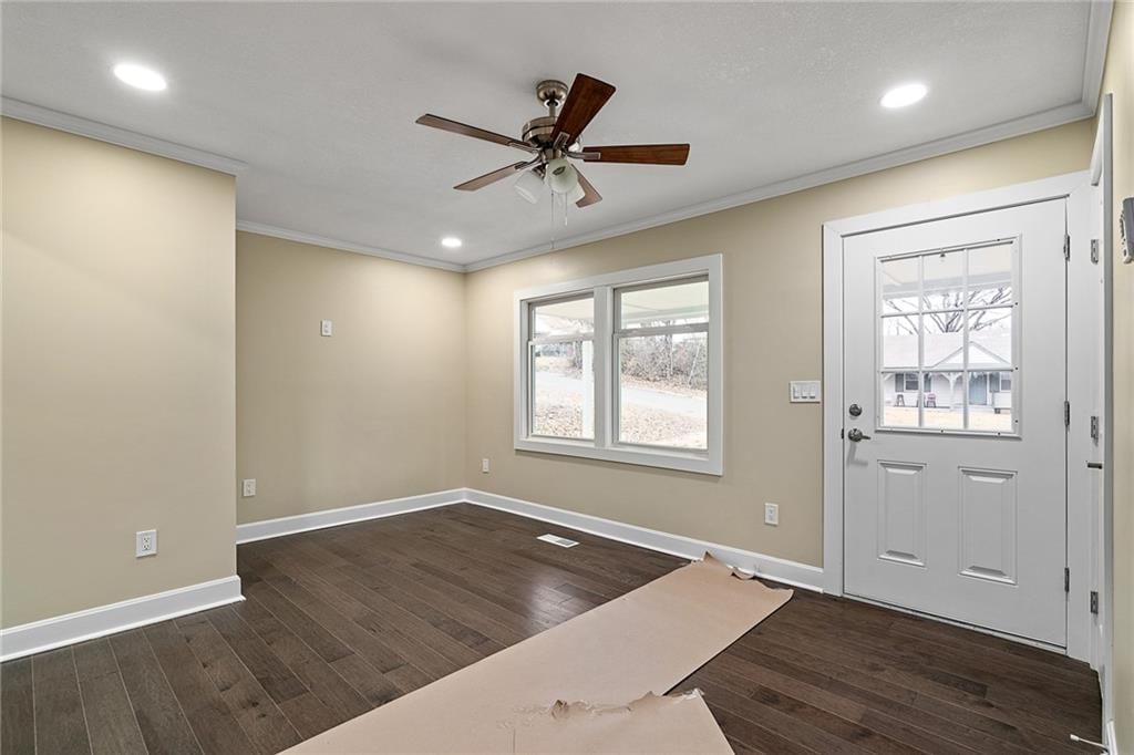 5043 Oakland Avenue — photo 8