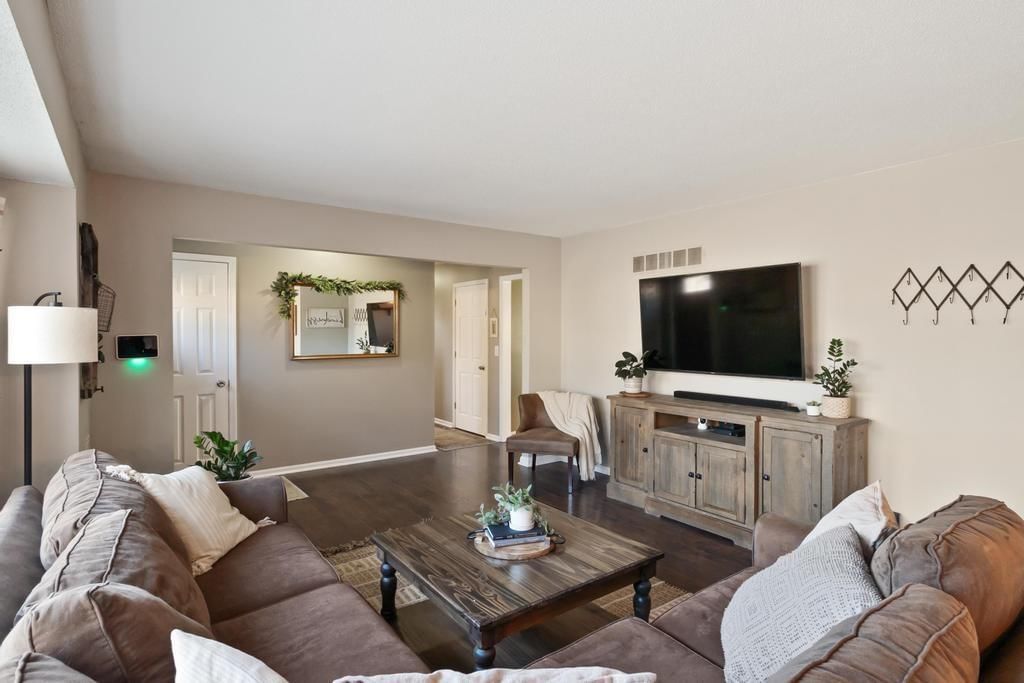 10926 Bales Avenue — photo 8