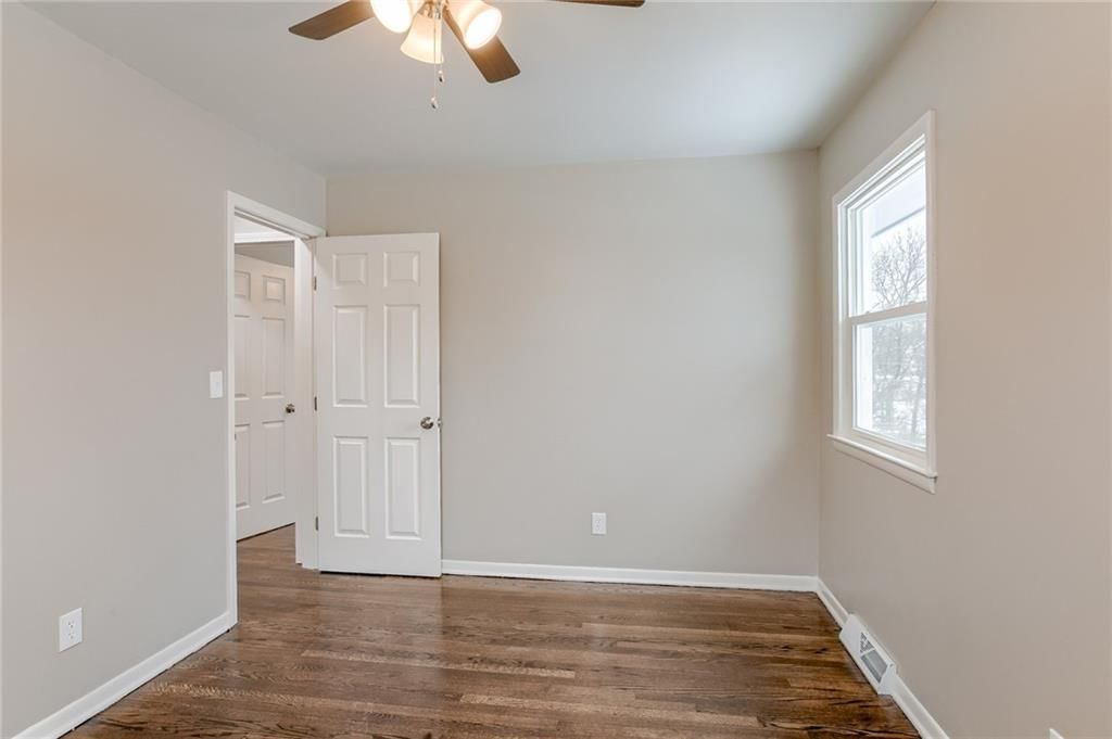 9413 White Avenue — photo 15