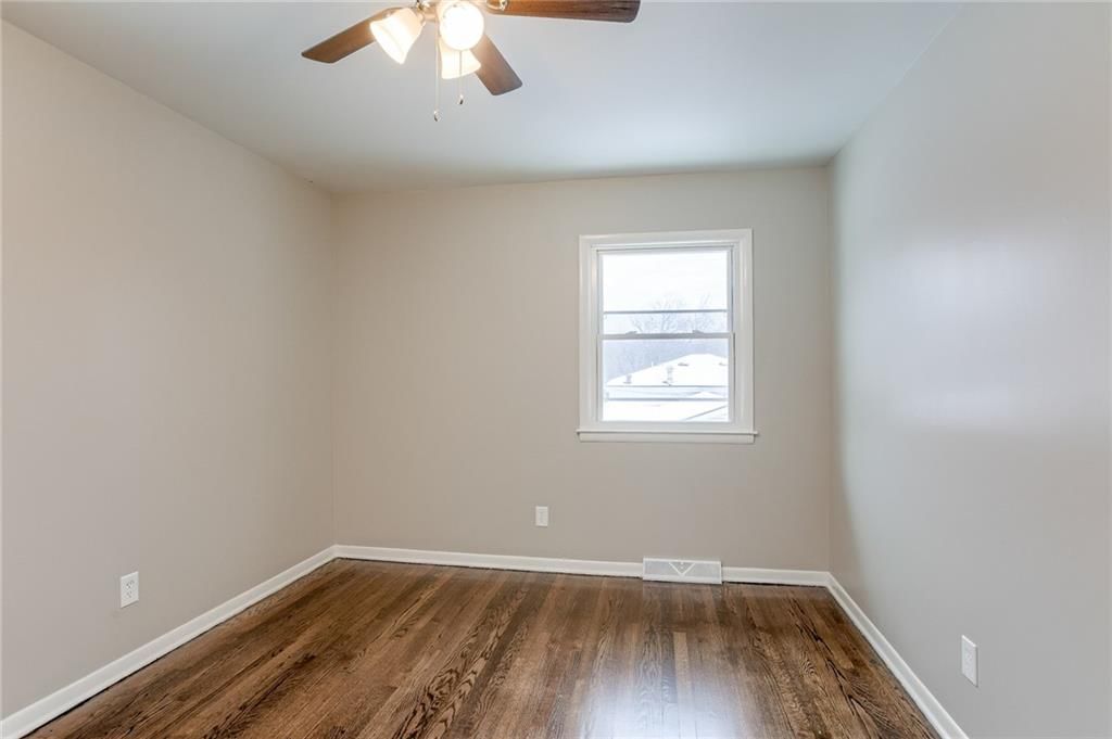 9413 White Avenue — photo 16