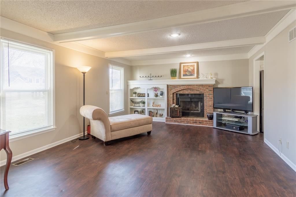 15304 Foster N/A — photo 5