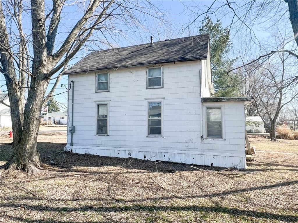 109 E Maple Street — photo 2
