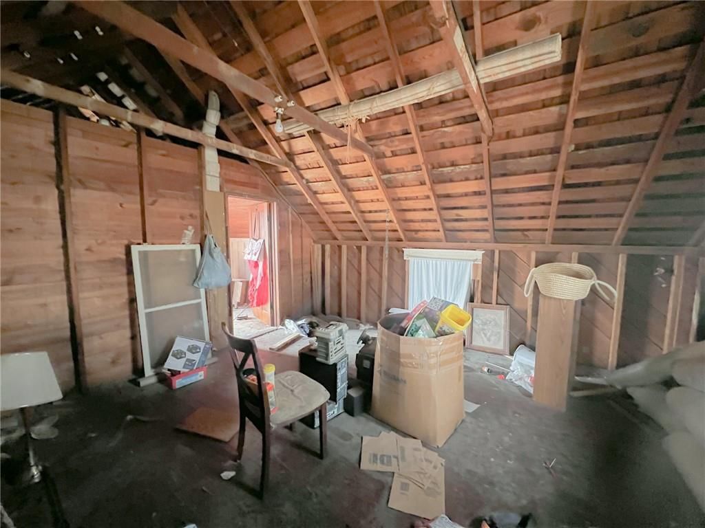 109 E Maple Street — photo 8