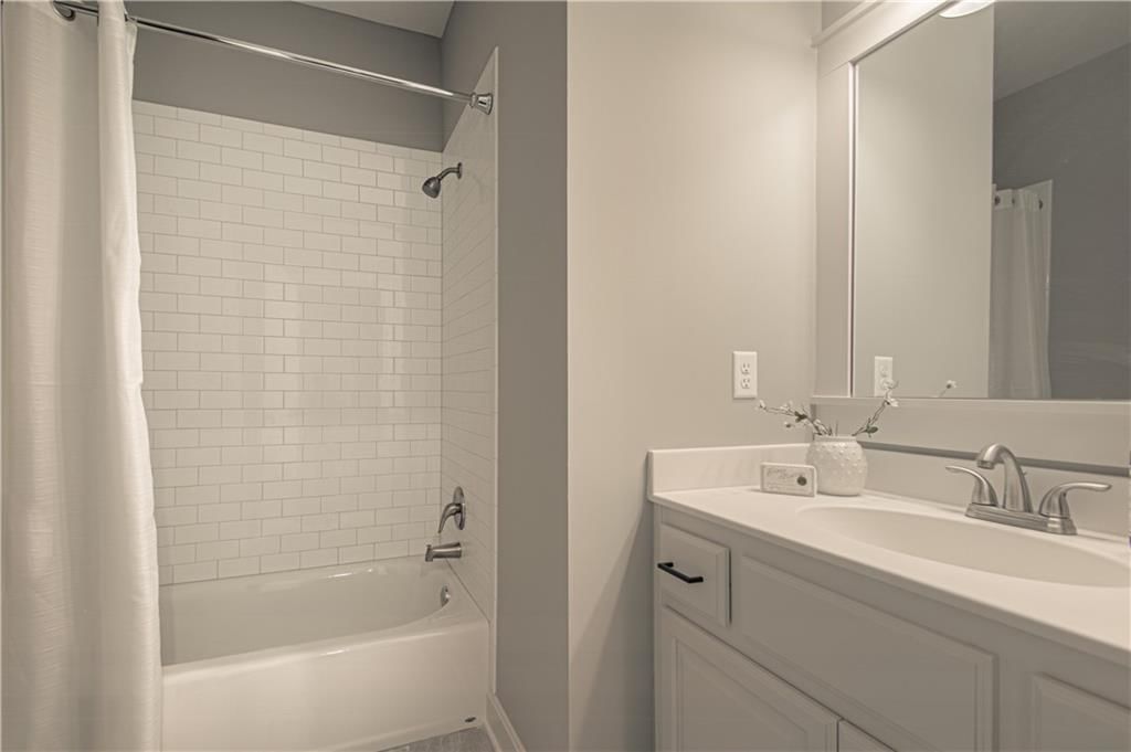 9731 N Laurel Avenue — photo 16