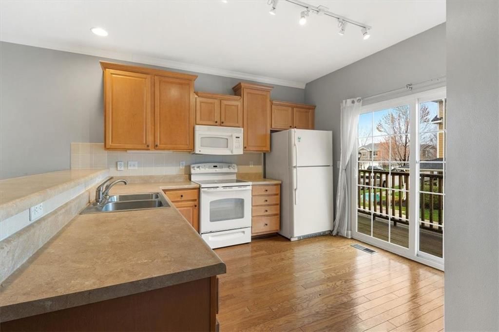 2818 LAKE Avenue — photo 9