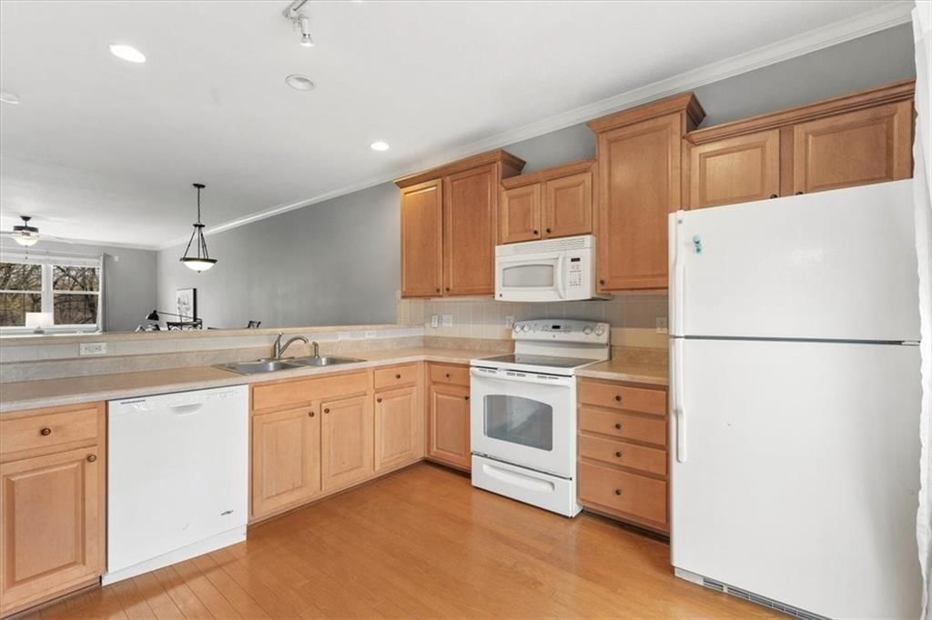 2818 LAKE Avenue — photo 10
