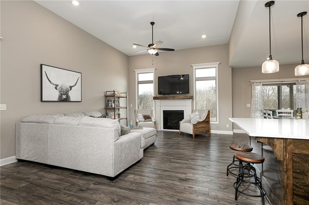 2126 Crooked Creek Drive — photo 2
