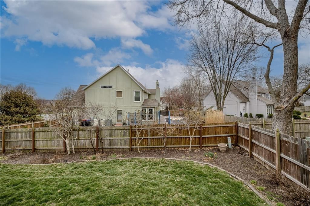 9201 W 131st Terrace — photo 34