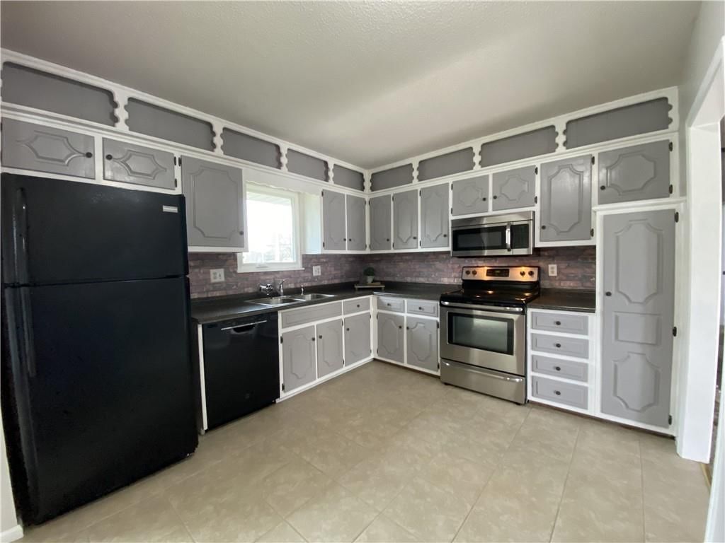 217 SW Sunset Drive — photo 3