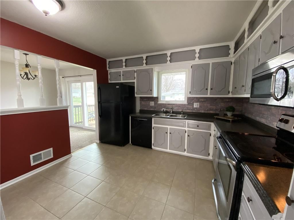 217 SW Sunset Drive — photo 4