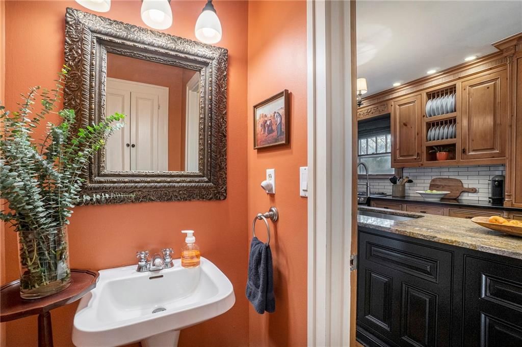 1216 Huntington Road — photo 34