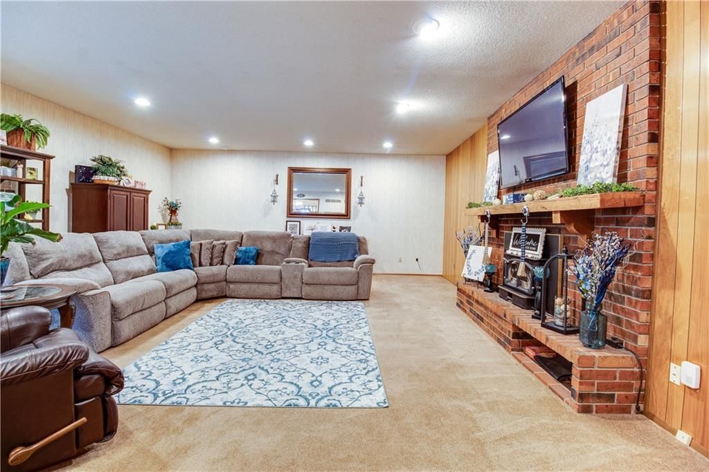 1502 Safari Drive — photo 32