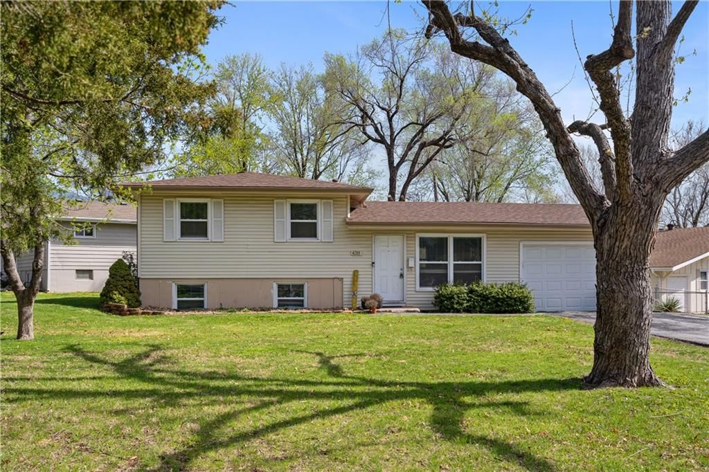 6311 NE Agnes Circle — photo 2