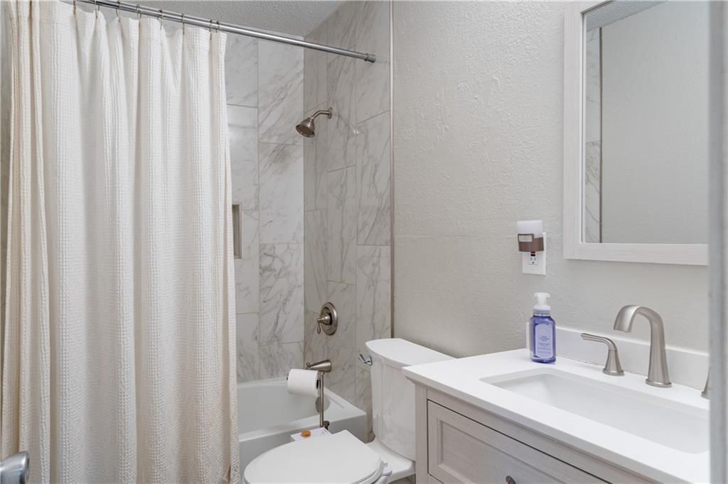 6311 NE Agnes Circle — photo 15
