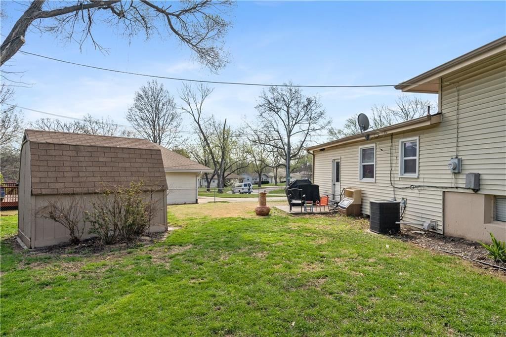 6311 NE Agnes Circle — photo 5