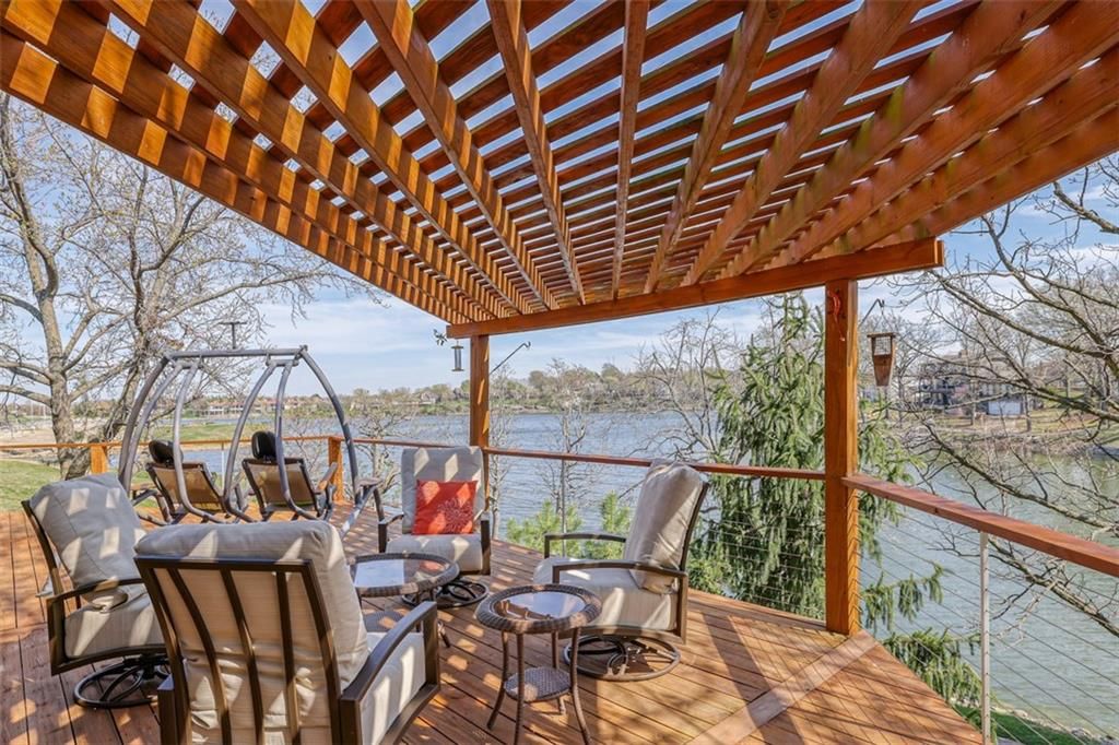 109 NW Ironbark Street — photo 53