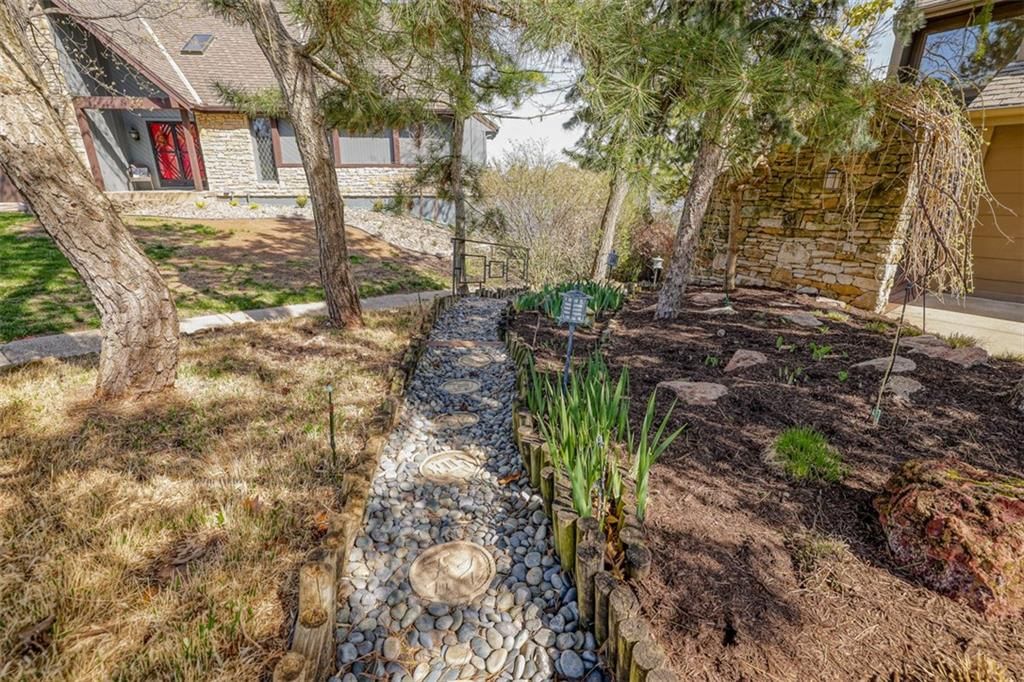 109 NW Ironbark Street — photo 59