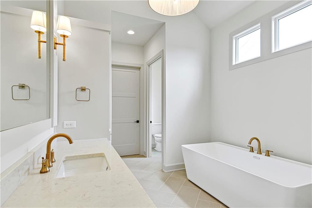 3807 W 158 Terrace — photo 33