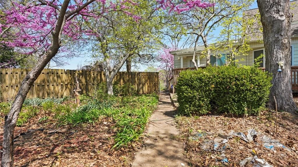 1300 NE Cookingham Drive — photo 31