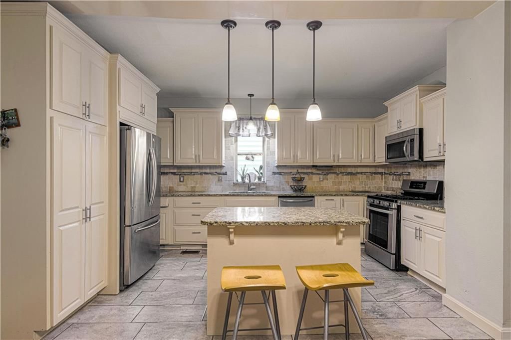 1021 Orville Avenue — photo 8