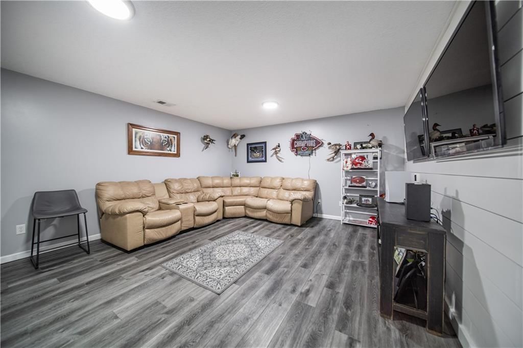 2210 Bateley Street — photo 36