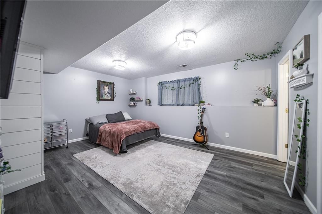 2210 Bateley Street — photo 38