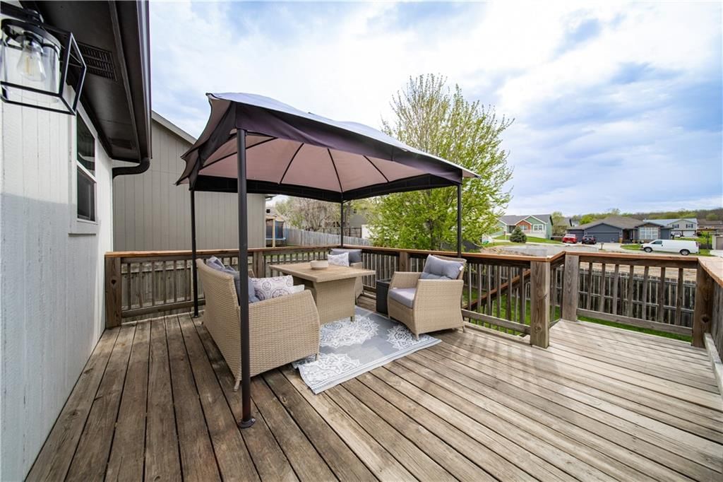 2210 Bateley Street — photo 42
