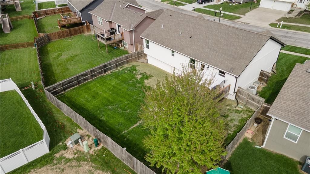 2210 Bateley Street — photo 46