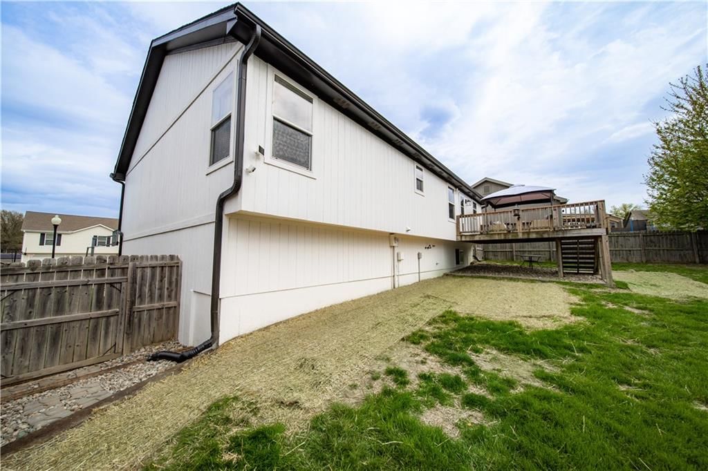 2210 Bateley Street — photo 48