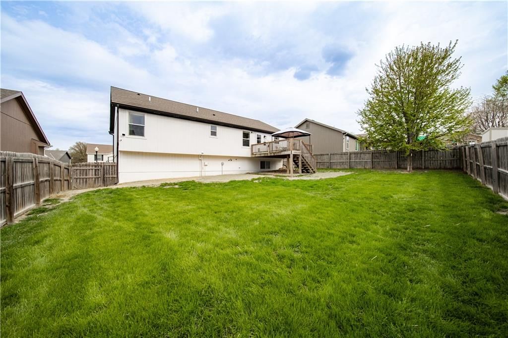 2210 Bateley Street — photo 49