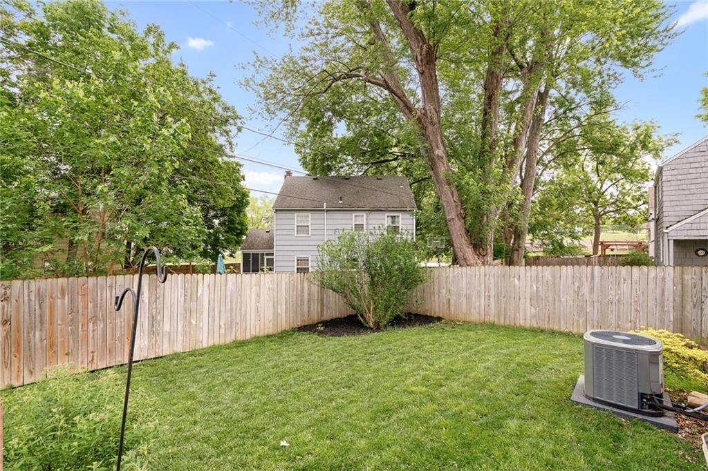 6553 Holmes Road — photo 43
