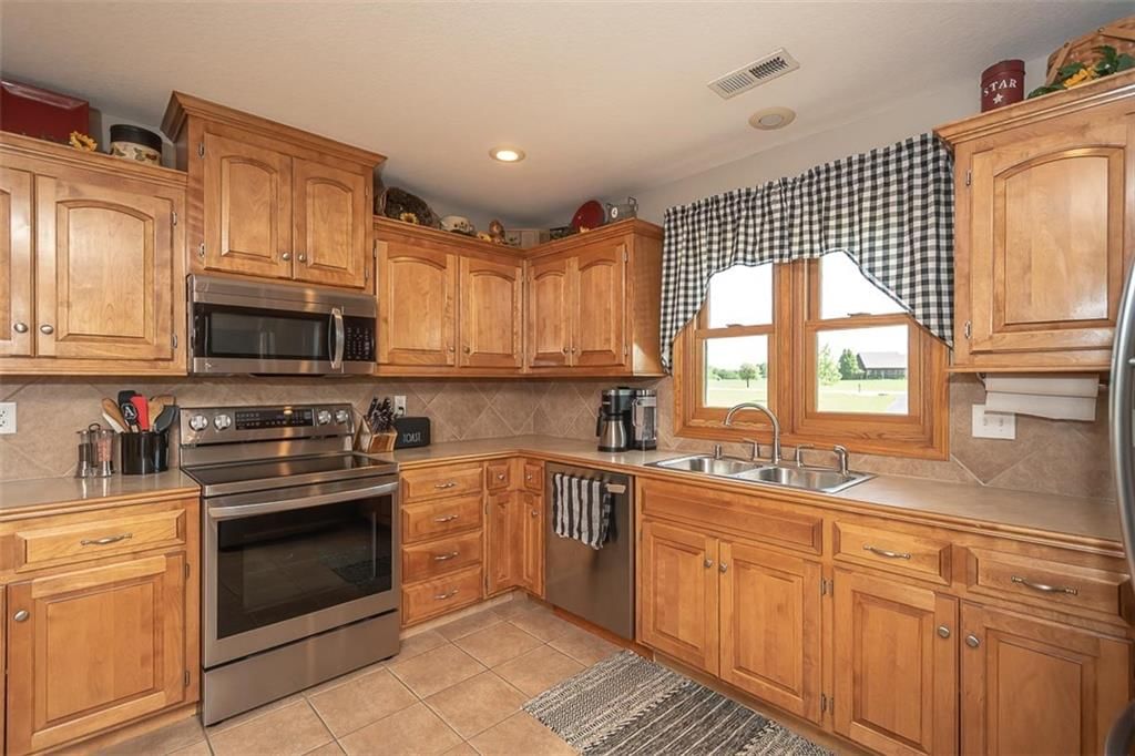 18 Wheatland Drive — photo 8