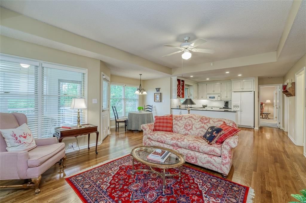 10829 BALTIMORE Avenue — photo 16