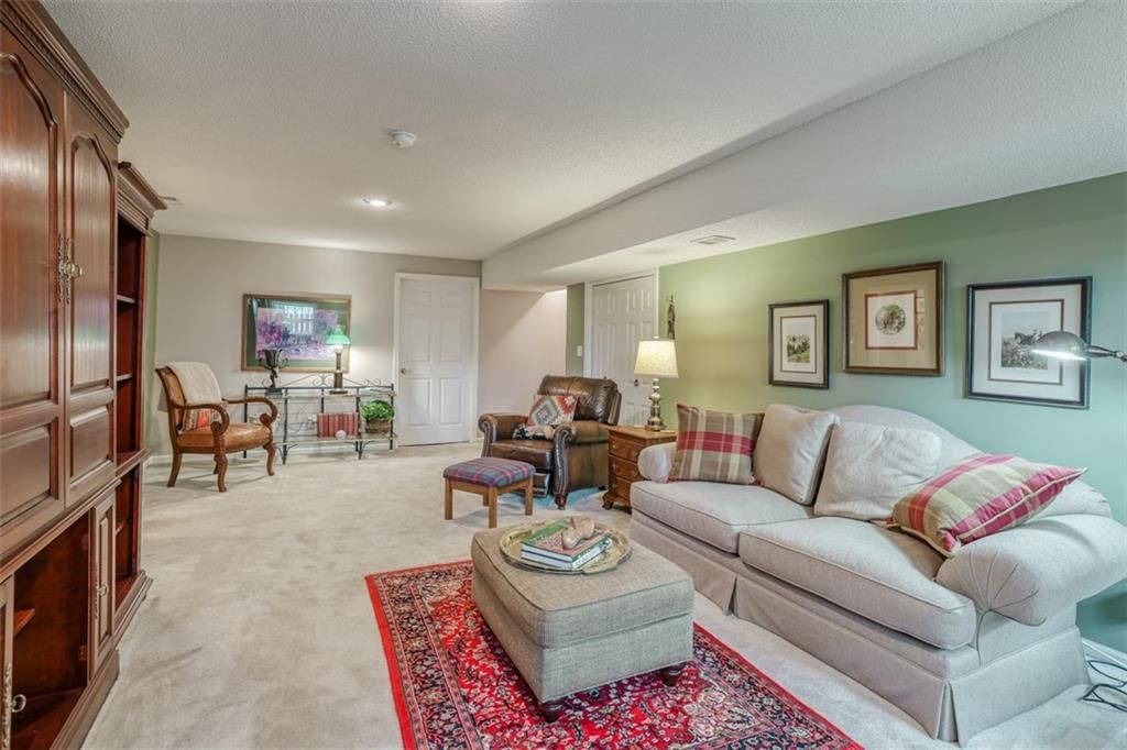 10829 BALTIMORE Avenue — photo 32
