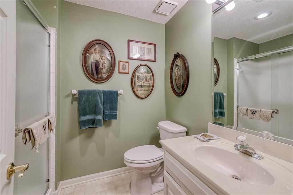10829 BALTIMORE Avenue — photo 33