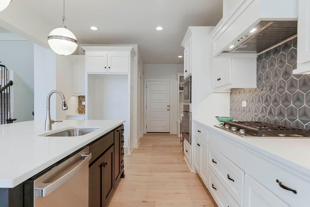 15910 W 163rd Terrace — photo 8